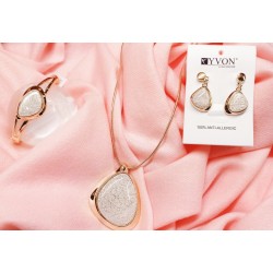 Náramek YVON  zlatý pokov